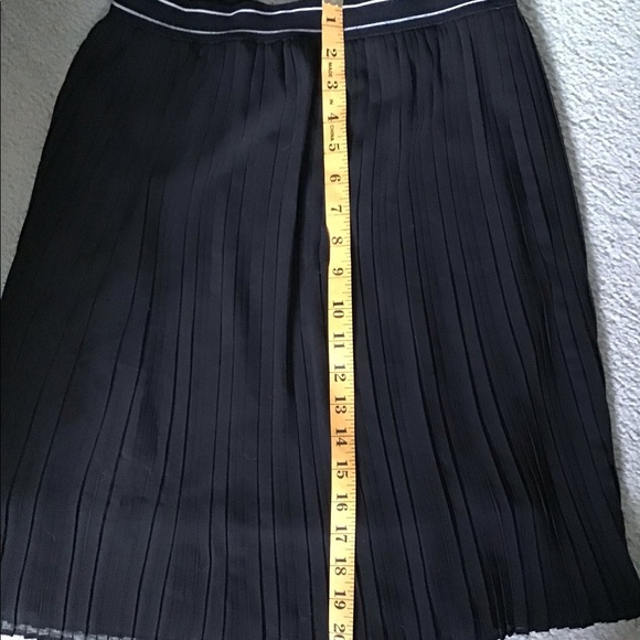 Reitmans Petites pleated midi skirt - Picture 7 of 9